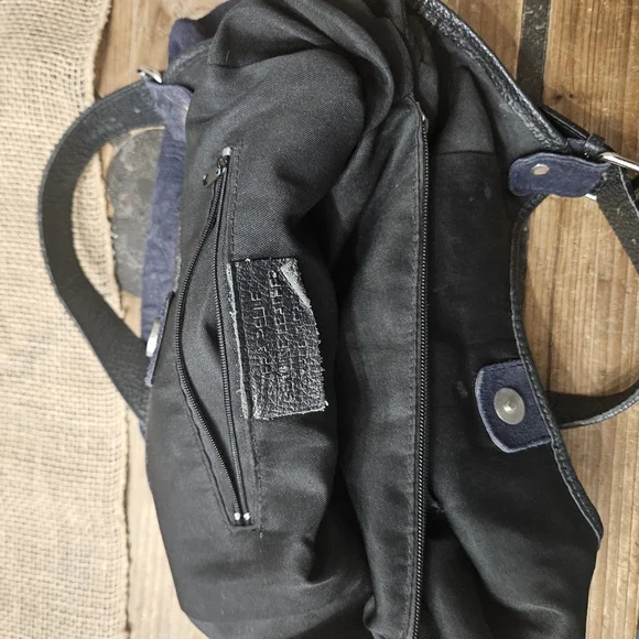 Vera Pelle Women's Navy Crocodile Leather and Suede Large Hobo Handbag - Picture 10 of 11